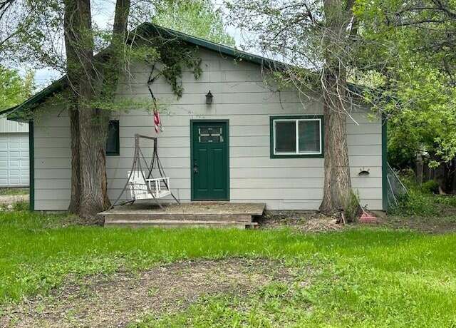 Property at 1198 Illinois St, Sheridan, WY 82801, 3 beds, 2 baths