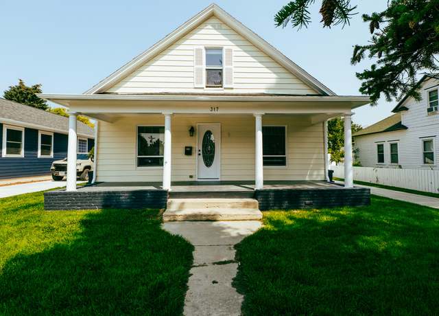 Property at 317 W Brundage St, Sheridan, WY 82801, 5 beds, 1.75 baths