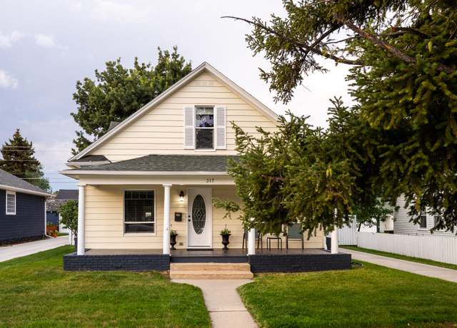 Property at 317 W Brundage St, Sheridan, WY 82801, 5 beds, 1.75 baths