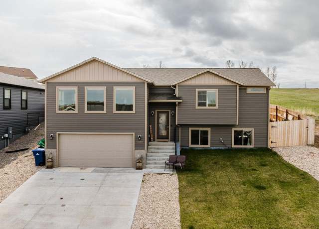 Property at 1120 Fleming Blvd, Sheridan, WY 82801, 4 beds, 3 baths