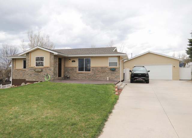 Property at 1711 North Heights Ter, Sheridan, WY 82801, 3 beds, 2 baths