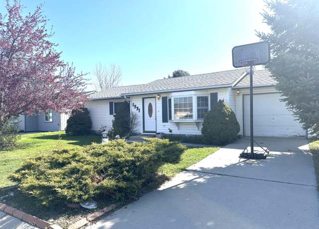 Property at 1331 Holmes Ave, Sheridan, WY 82801, 2 beds, 1 bath