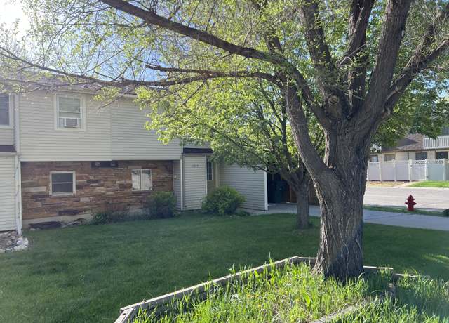 Property at 1603 Taylor Ave, Sheridan, WY 82801, 3 beds, 2 baths
