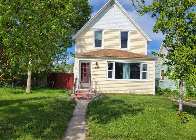 Property at 209 Wyoming Ave, Sheridan, WY 82801, 4 beds, 1.5 baths