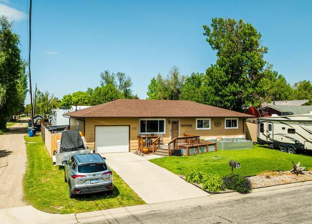 Property at 233 W 9th St, Sheridan, WY 82801, 3 beds, 2 baths