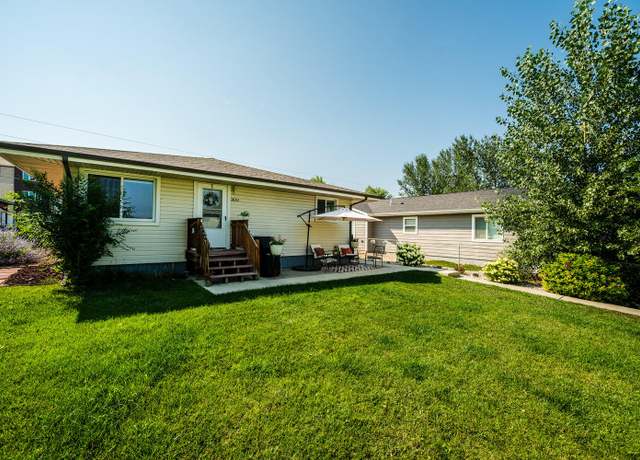 Property at 1430 Omarr Ave, Sheridan, WY 82801, 4 beds, 2 baths