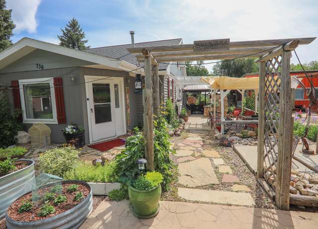 Property at 736 W 15th St, Sheridan, WY 82801, 3 beds, 1 bath