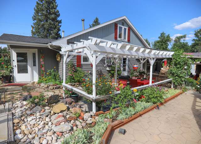 Property at 736 W 15th St, Sheridan, WY 82801, 3 beds, 1 bath
