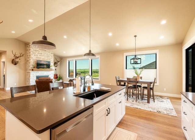 Property at 400 Legacy Rd, Sheridan, WY 82801, 3 beds, 2 baths