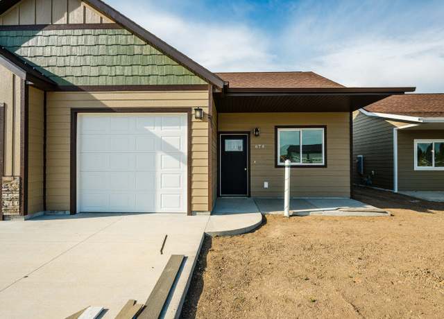 Property at 674 Valley View Dr, Sheridan, WY 82801, 3 beds, 2 baths
