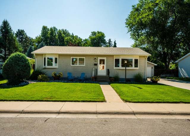 Property at 324 2nd Pkwy, Sheridan, WY 82801, 4 beds, 3 baths