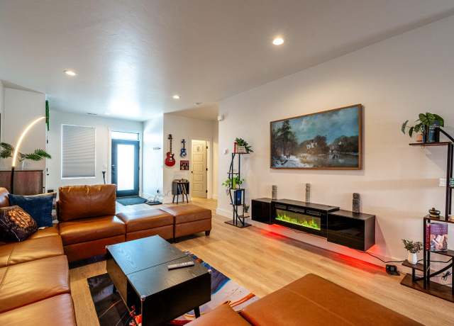 Property at 735 E 7th St #735, Sheridan, WY 82801, 3 beds, 2.5 baths