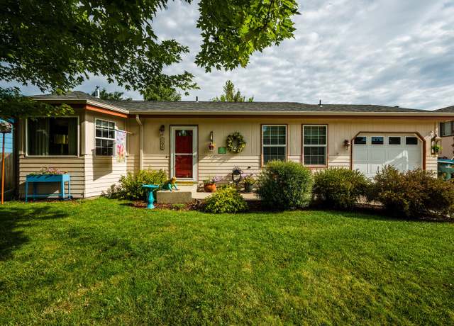 Property at 1427 North Heights Rd, Sheridan, WY 82801, 4 beds, 2 baths