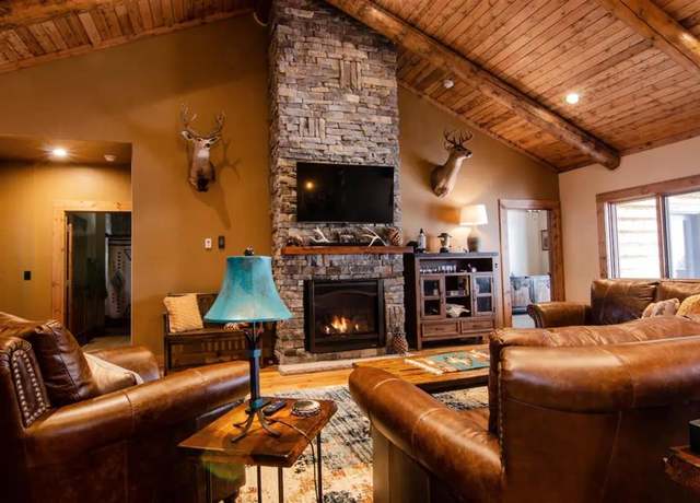 Property at 75 Winchester Dr, Cody, WY 82414, 3 beds, 2 baths