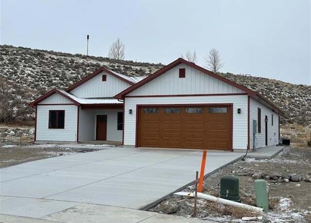 Property at 925 Raccoon Ct, Cody, WY 82414, 3 beds, 2 baths