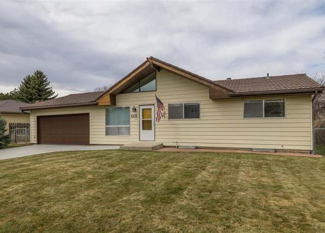 Property at 1231 Birch Ln, Cody, WY 82414, 4 beds, 3 baths