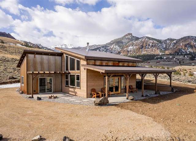 Property at 6 Silver Ridge Trl, Cody, WY 82414, 3 beds, 2 baths