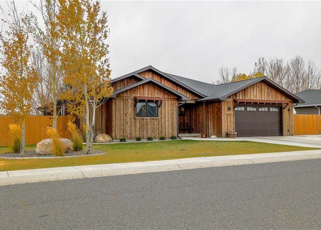 Property at 3302 Hardpan Ave, Cody, WY 82414, 5 beds, 3.5 baths