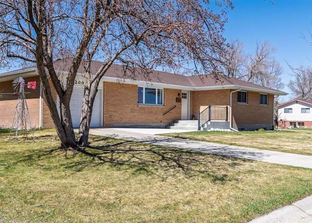 Property at 2001 11th St, Cody, WY 82414, 5 beds, 2.5 baths