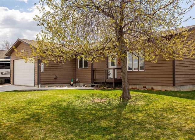 Property at 2908 Glacier Ave, Cody, WY 82414, 4 beds, 3 baths