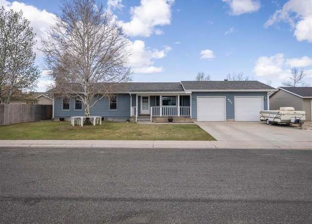 Property at 607 8th St, Cody, WY 82414, 6 beds, 3 baths