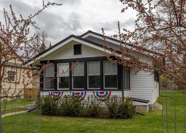 Property at 916 Canyon Ave, Cody, WY 82414, 3 beds, 1 bath