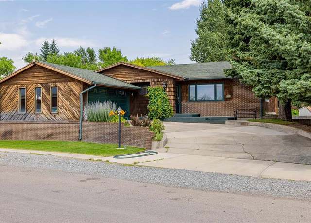 Property at 1826 18th St, Cody, WY 82414, 3 beds, 3 baths