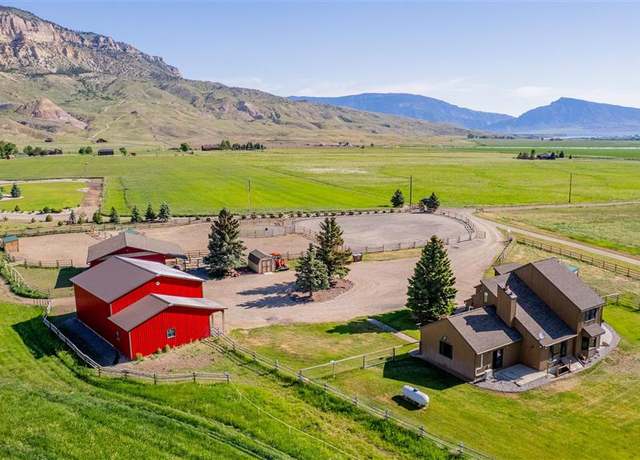 Property at 30 Elk Meadow Dr, Cody, WY 82414, 3 beds, 2.5 baths