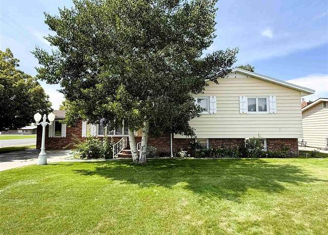 Property at 518 S 18th St, Worland, WY 82401, 4 beds, 3 baths