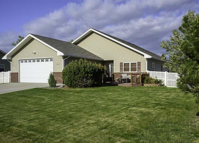Property at 913 34th St, Cody, WY 82414, 5 beds, 3 baths