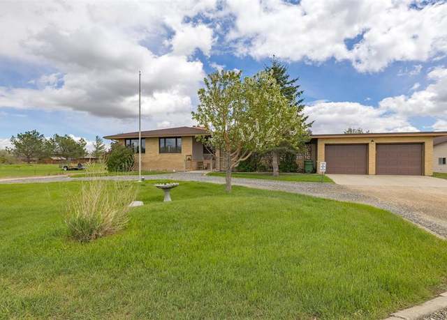 Property at 26 Equine Dr, Cody, WY 82414, 3 beds, 3.5 baths