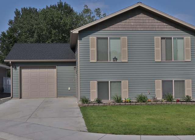 Property at 631 Tri Power Ct, Cody, WY 82414, 3 beds, 2 baths