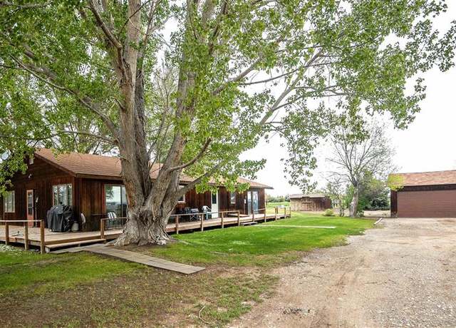Property at 851 Riverside Ave, Powell, WY 82435, 3 beds, 2 baths