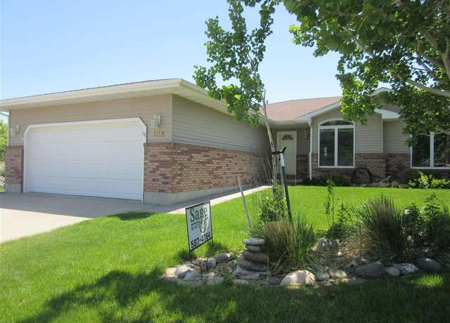 Property at 138 Buena Vista Ave, Cody, WY 82414, 3 beds, 3 baths