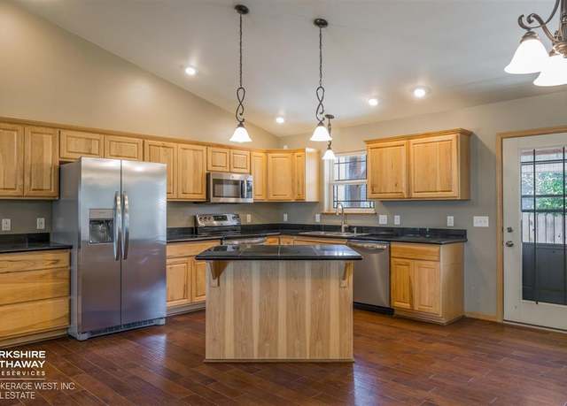 Property at 3120 E Ave, Cody, WY 82414, 5 beds, 3 baths