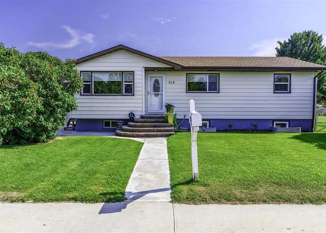 Property at 418 Sunlight Dr, Powell, WY 82435, 3 beds, 2 baths