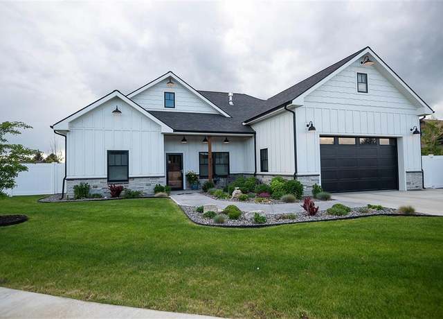 Property at 800 N Clark St, Powell, WY 82435, 3 beds, 2 baths
