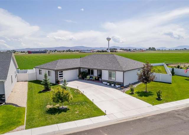 Property at 174 Maple Ct, Powell, WY 82435, 3 beds, 2 baths