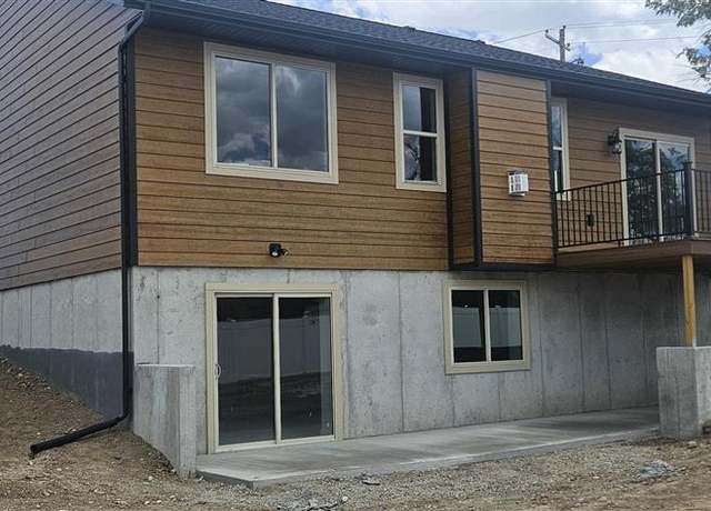Property at 2701 Skyview Ln, Cody, WY 82414, 4 beds, 3 baths