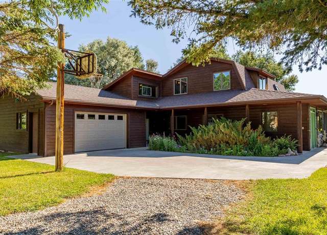 Property at 8 Mountain View Dr, Cody, WY 82414, 3 beds, 2.5 baths