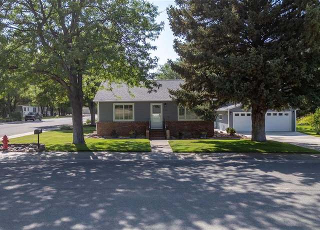Property at 792 Garfield Ave, Lovell, WY 82431, 3 beds, 2 baths