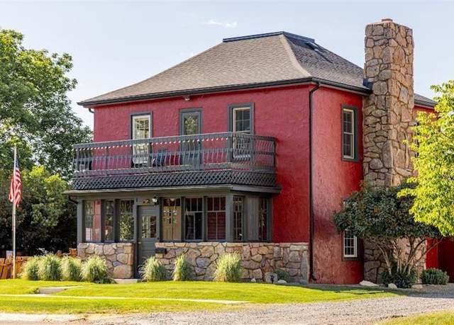 Property at 1226 Salsbury Ave, Cody, WY 82414, 6 beds, 3 baths