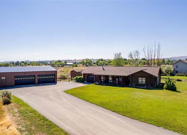Property at 40 Absoraka Dr, Cody, WY 82414, 3 beds, 1.5 baths