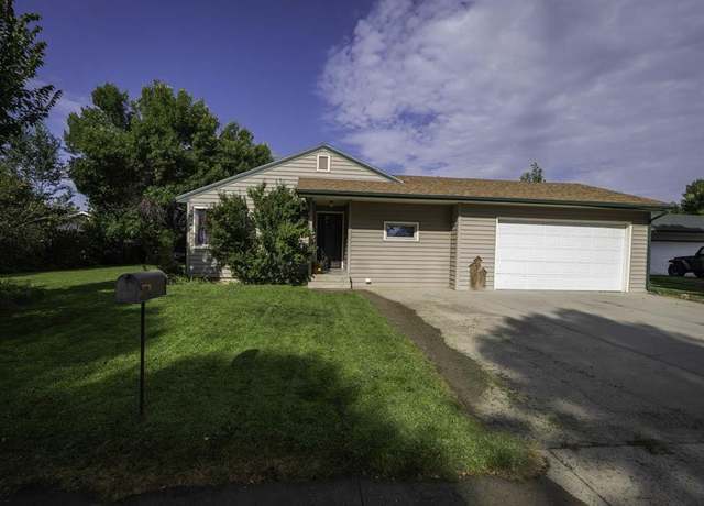 Property at 708 S 16th St, Worland, WY 82401, 3 beds, 2 baths