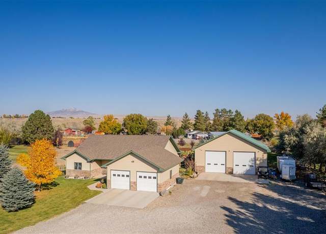 Property at 4215 Carter Mountain Dr, Cody, WY 82414, 5 beds, 3 baths