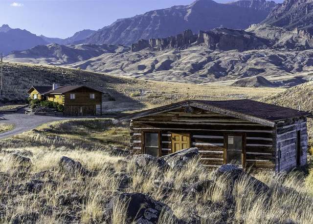 Property at 3102 North Fork Hwy, Wapiti, WY 82450, 6 beds, 3.5 baths