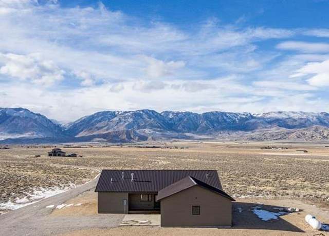 Property at 60 Cowboy Dr, Clark, WY 82435, 3 beds, 2 baths