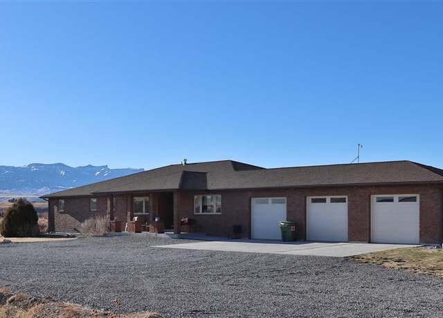 Property at 31 Diamond Basin Rd, Cody, WY 82414, 5 beds, 3 baths