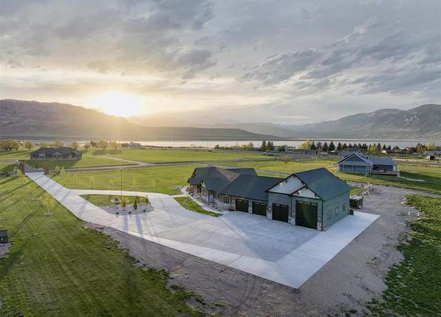 Property at 9 Patriot Dr, Cody, WY 82414, 3 beds, 2.5 baths