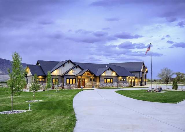 Property at 9 Patriot Dr, Cody, WY 82414, 3 beds, 2.5 baths